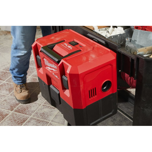 Пилосос акумуляторний MILWAUKEE, M12 FVCL-0, для рідини та сухого сміття (каркас, аксесуари, картонне пакування)