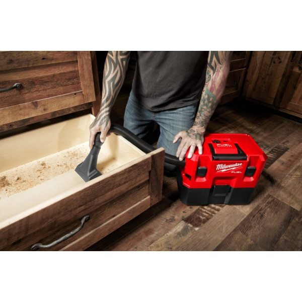 Пилосос акумуляторний MILWAUKEE, M12 FVCL-0, для рідини та сухого сміття (каркас, аксесуари, картонне пакування)