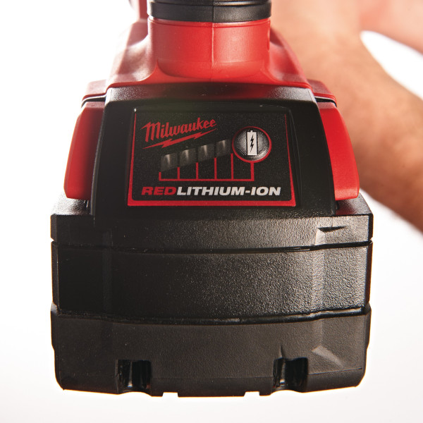Пила шабельна акумуляторна MILWAUKEE, M18 BSX-402C (зарядний пристрій М12-18 С, 2 акумулятори М18 В4 4Аг, полотно, кейс)